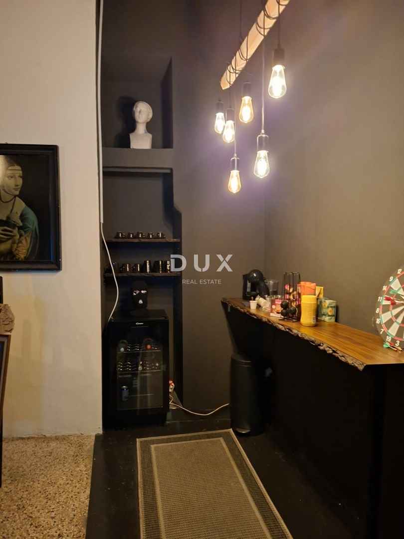 RIJEKA, CENTRO/SUŠAK – Spazio commerciale al piano terra con grande potenziale