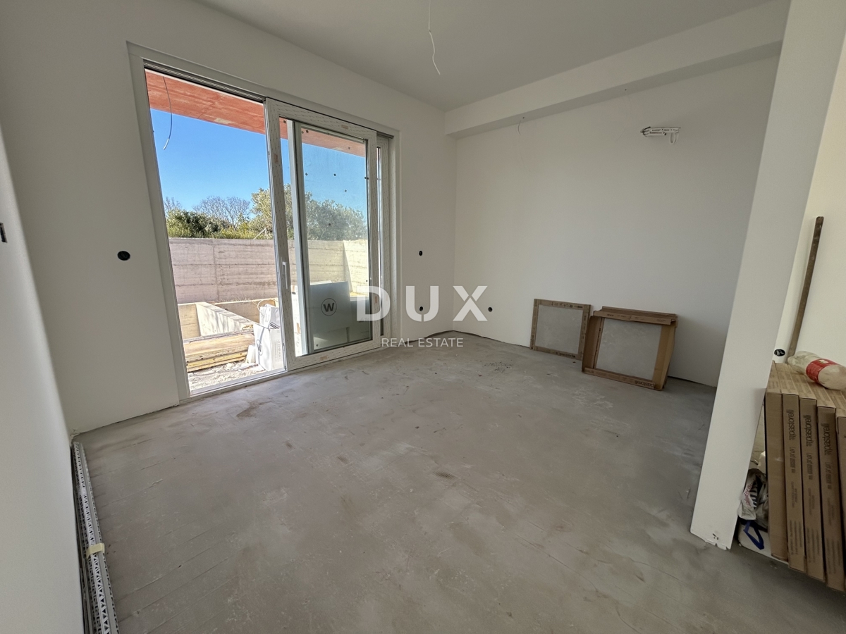 MURTER, JEZERA – Appartamento a due piani con piscina in un nuovo edificio