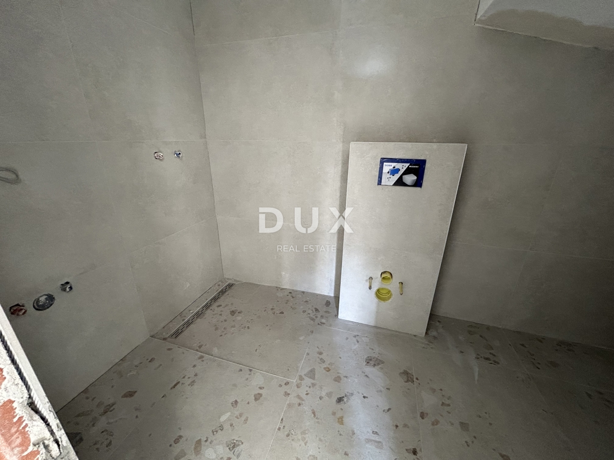 MURTER, JEZERA – Appartamento a due piani con piscina in un nuovo edificio