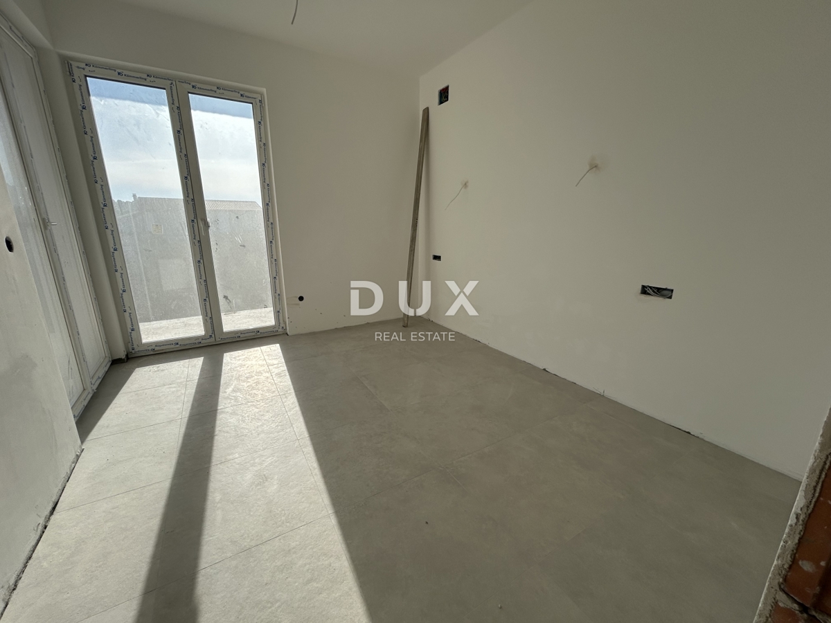 MURTER, JEZERA – Appartamento a due piani con piscina in un nuovo edificio