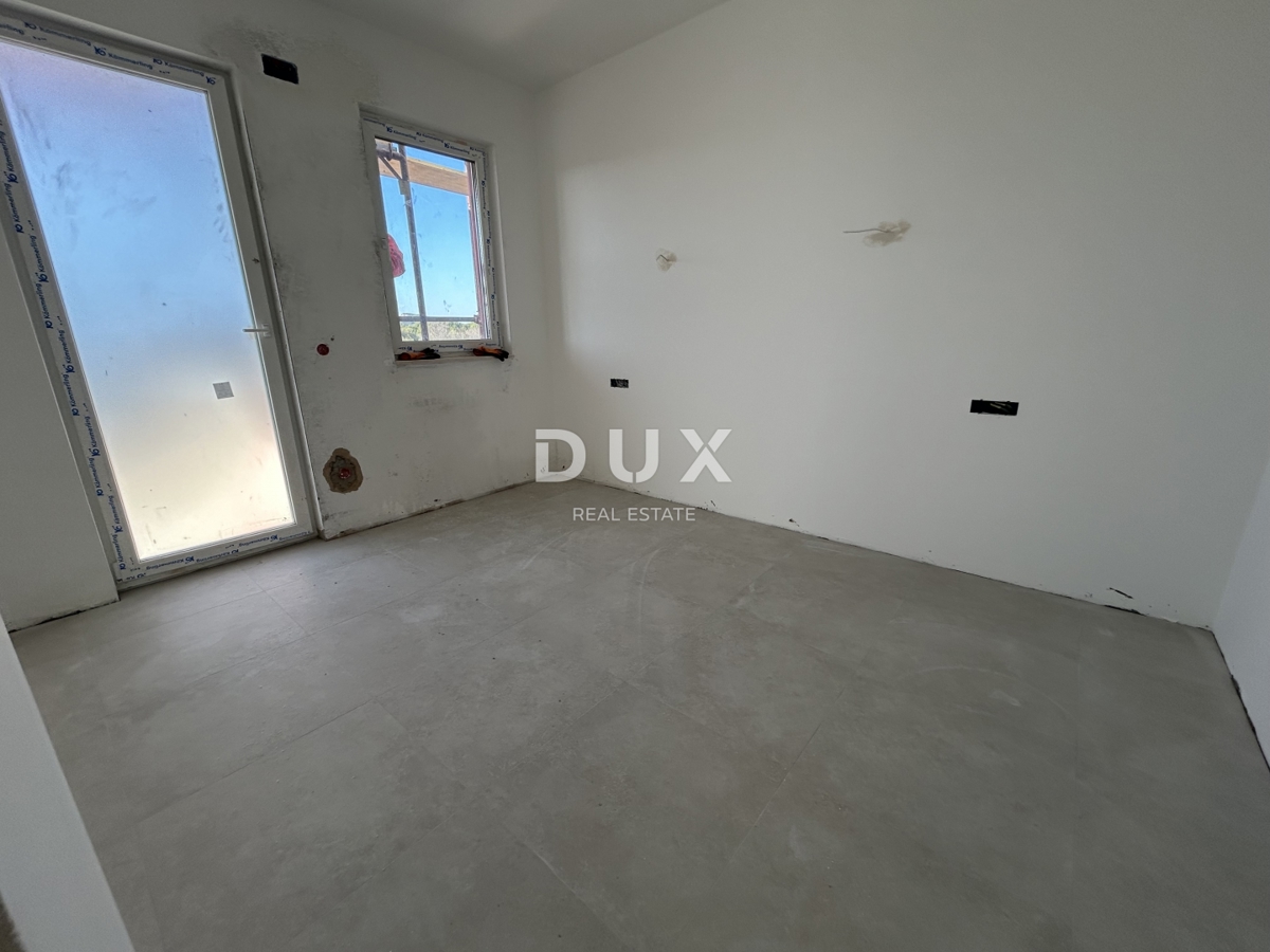 MURTER, JEZERA – Appartamento a due piani con piscina in un nuovo edificio