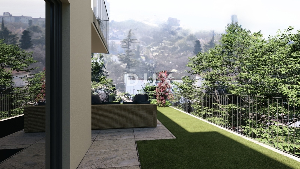 RIJEKA, KRIMEJA - Intimo appartamento con 3 camere da letto + soggiorno, giardino di 100 m2, vista, due garage e un posto auto esterno