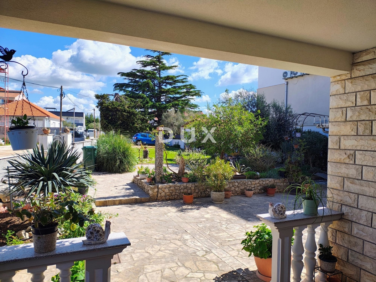 ZADAR, SUKOŠAN - Spaziosa casa a 100 m dal mare con giardino e vista!