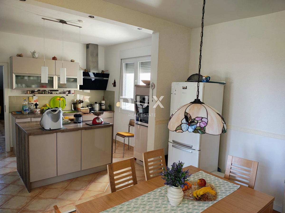 ZADAR, SUKOŠAN - Spaziosa casa a 100 m dal mare con giardino e vista!