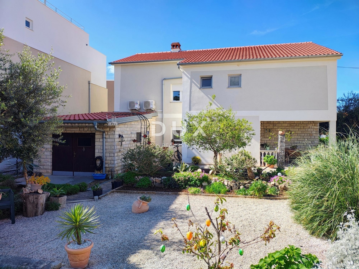 ZADAR, SUKOŠAN - Spaziosa casa a 100 m dal mare con giardino e vista!