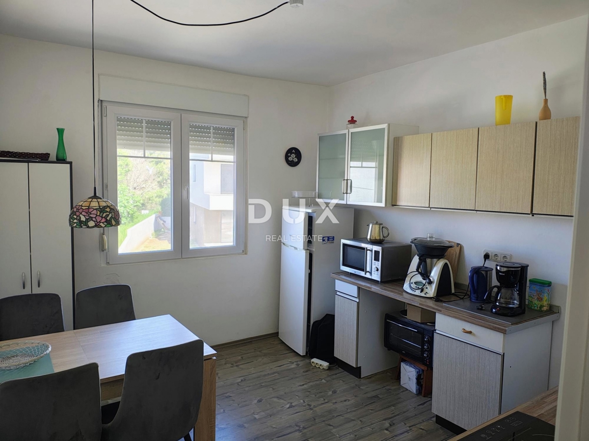 ZADAR, SUKOŠAN - Spaziosa casa a 100 m dal mare con giardino e vista!