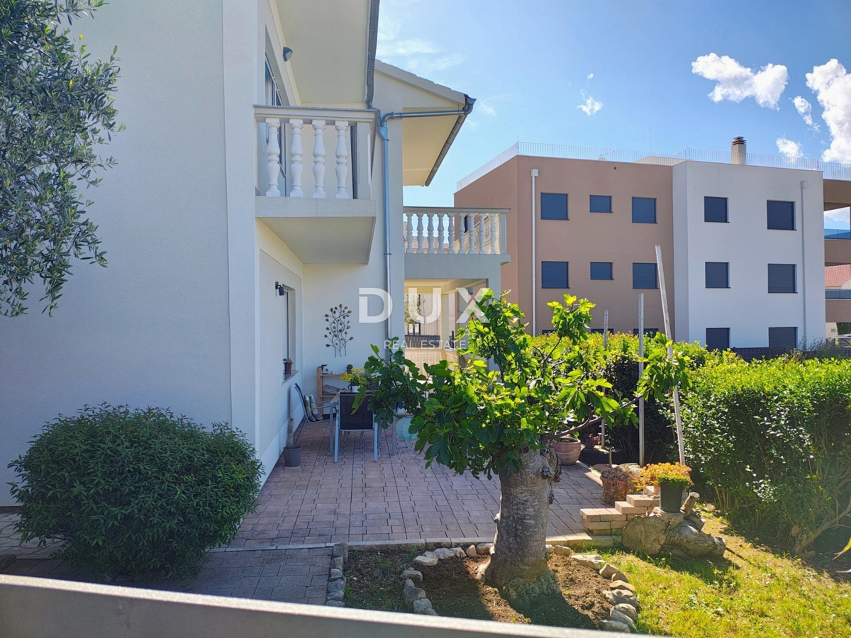 ZADAR, SUKOŠAN - Spaziosa casa a 100 m dal mare con giardino e vista!