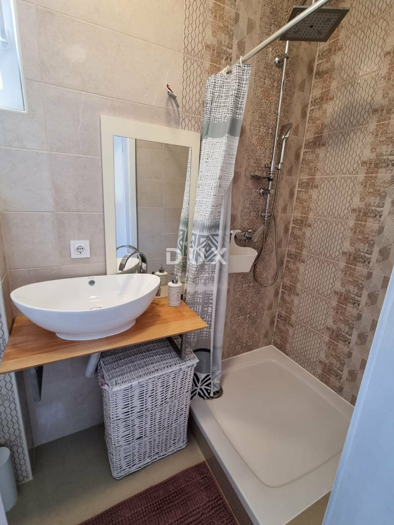 ISOLA DI PAŠMAN, TKON - Appartamento duplex con vista mare vicino alla spiaggia!