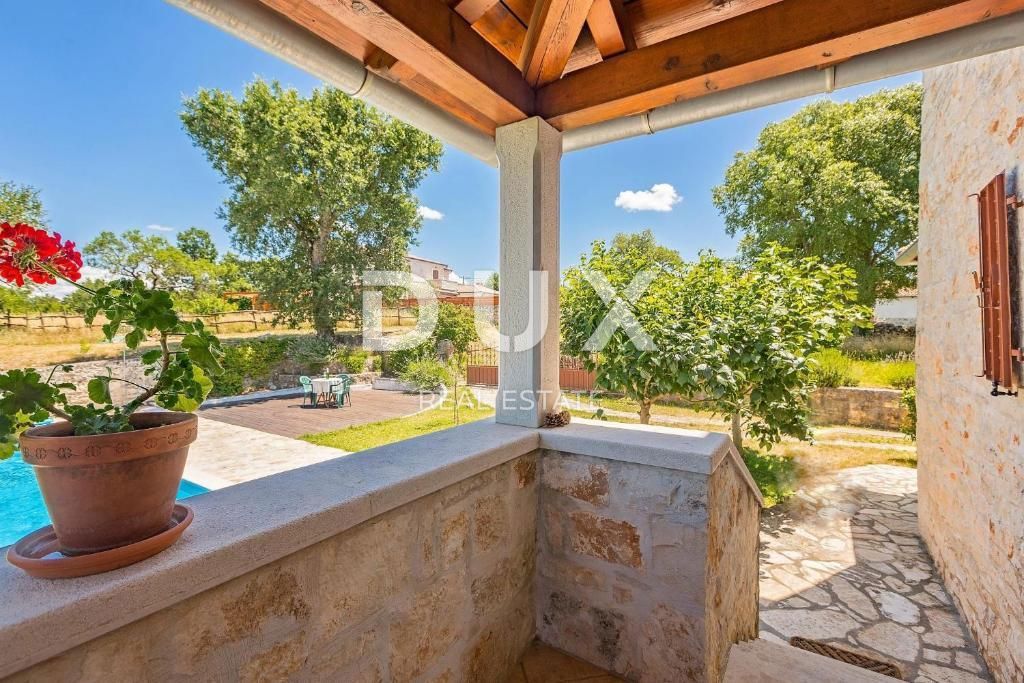 ISTRIA, VIŠNJAN - Casa autentica istriana con piscina e vista mare