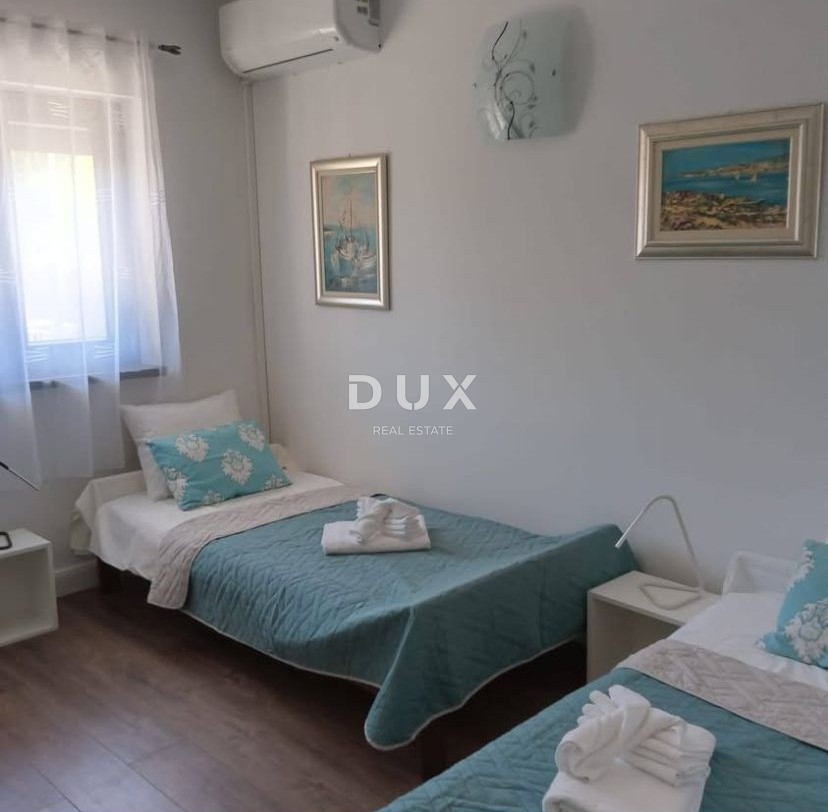 SEBENICO, VODICE - casa con 3 terrazze e garage a soli 150 metri dalla spiaggia! OCCASIONE!