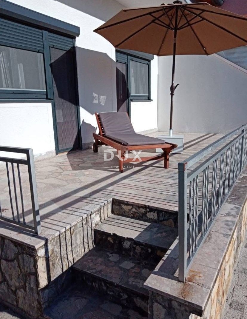 SEBENICO, VODICE - casa con 3 terrazze e garage a soli 150 metri dalla spiaggia! OCCASIONE!