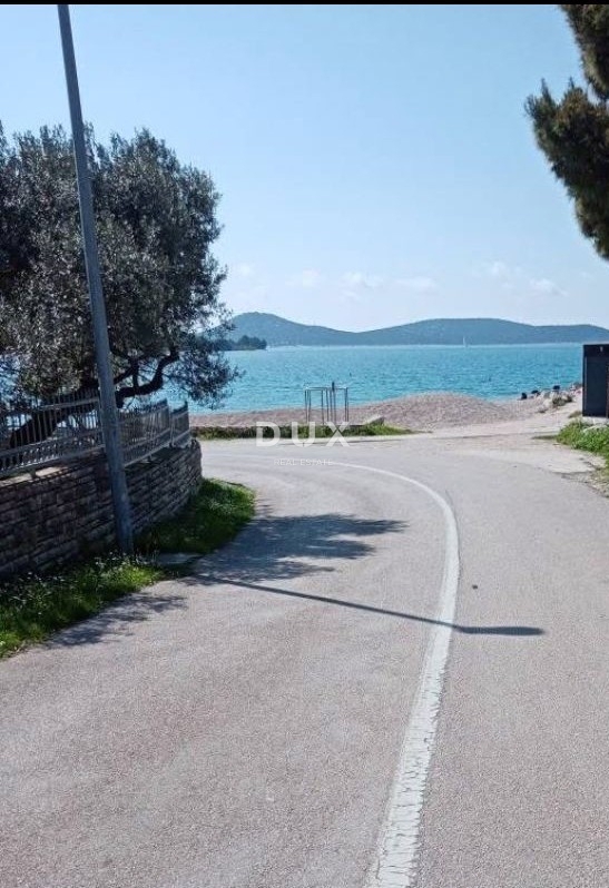 SEBENICO, VODICE - casa con 3 terrazze e garage a soli 150 metri dalla spiaggia! OCCASIONE!