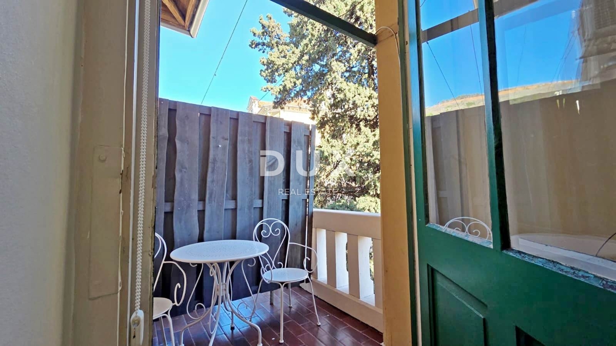 ABBAZIA, CENTRO - Elegante appartamento nel cuore di Abbazia, a 150 m dal mare, 3 camere da letto, 109 m2