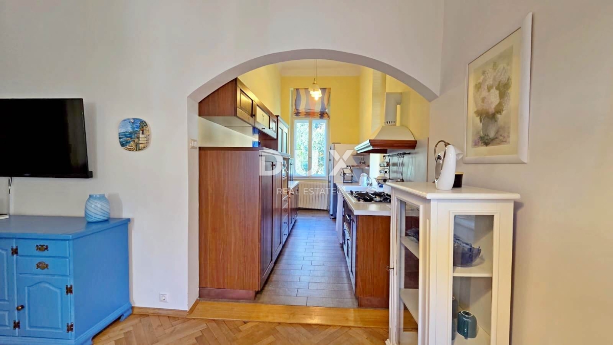 ABBAZIA, CENTRO - Elegante appartamento nel cuore di Abbazia, a 150 m dal mare, 3 camere da letto, 109 m2