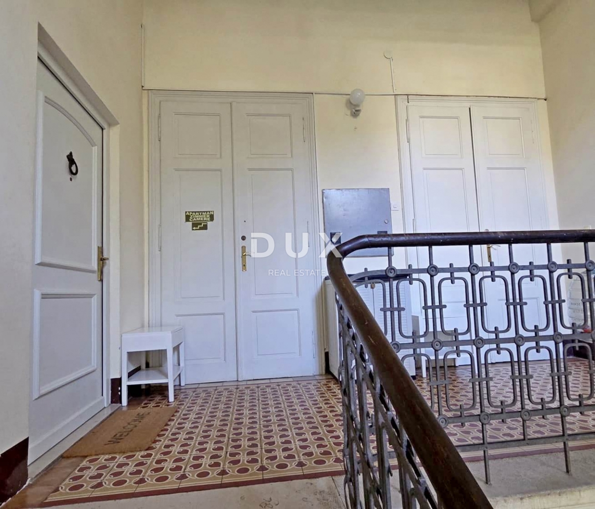 ABBAZIA, CENTRO - Elegante appartamento nel cuore di Abbazia, a 150 m dal mare, 3 camere da letto, 109 m2