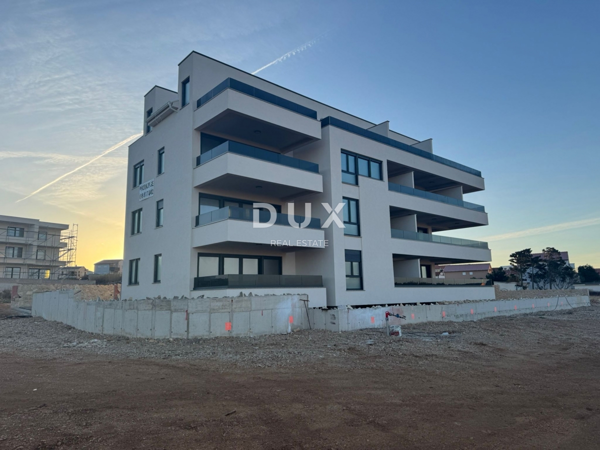 ISOLA DI PAG, POVLJANA - OCCASIONE! Appartamento di nuova costruzione in riva al mare!