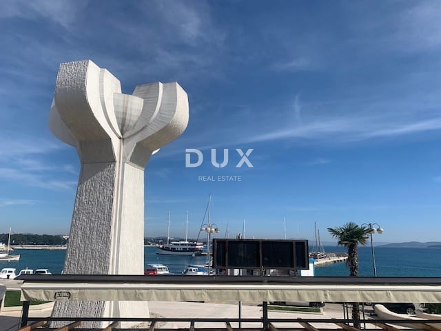 DALMATIA, VODICE - Proprietà esclusiva sul lungomare, casa con ristorante in prima fila sul mare