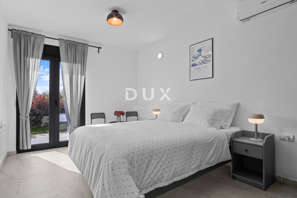 ISTRIA, POREČ - Comoda casa bifamiliare in periferia