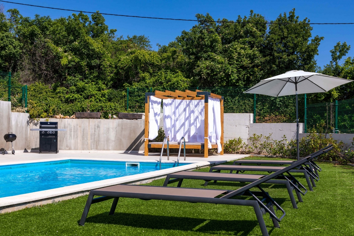 ISTRIA, RABAC - Casa con piscina e vista mare