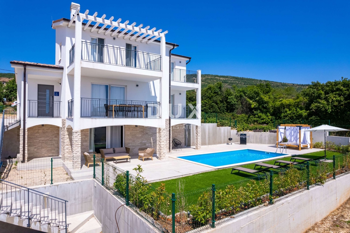 ISTRIA, RABAC - Casa con piscina e vista mare