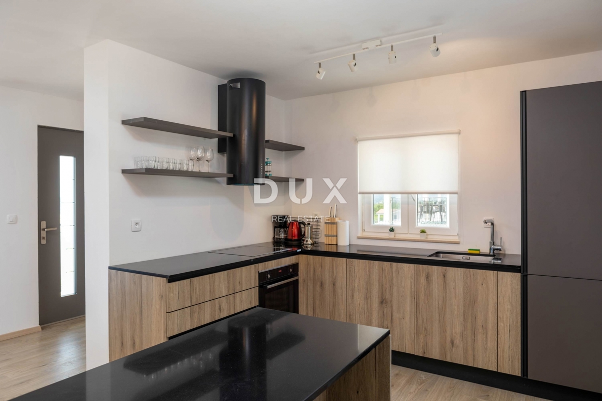 ISTRIA, RABAC - Casa con piscina e vista mare