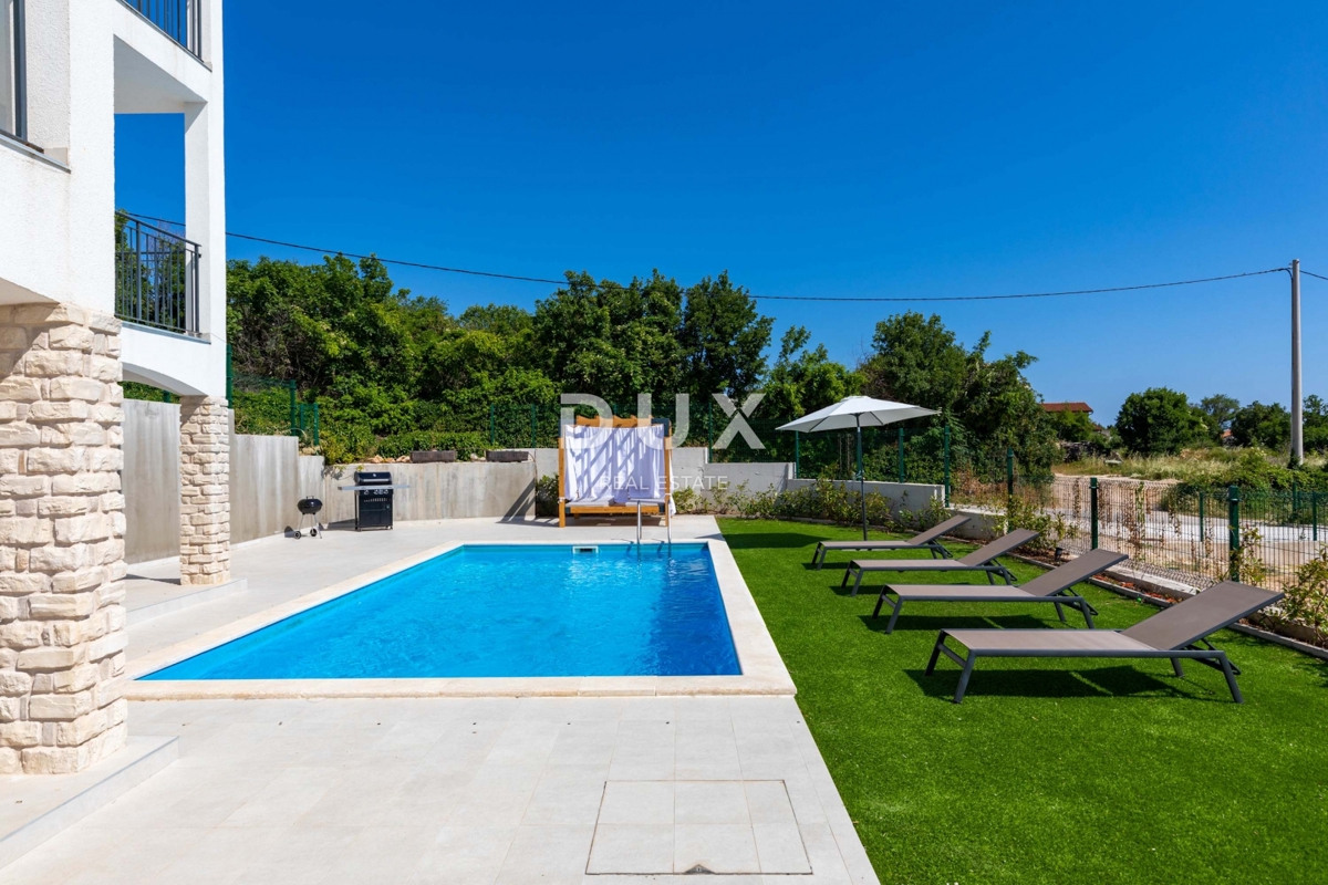 ISTRIA, RABAC - Casa con piscina e vista mare