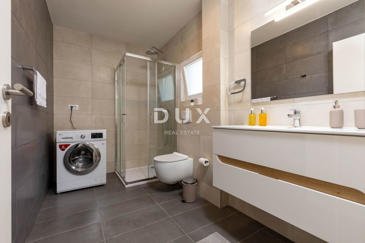 ISTRIA, RABAC - Casa con piscina e vista mare