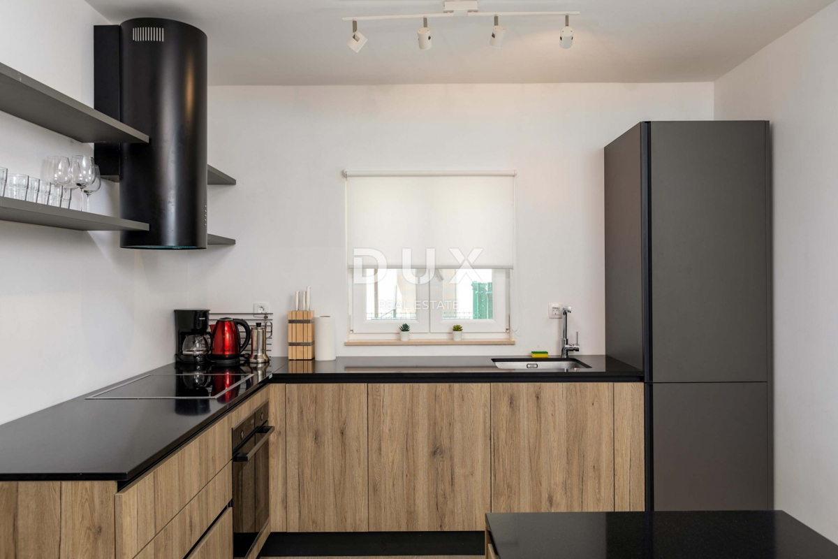 ISTRIA, RABAC - Casa con piscina e vista mare