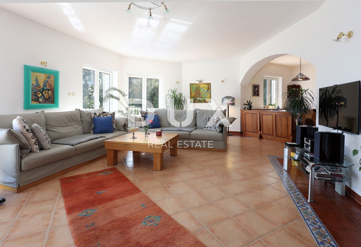 OPATIJA, BREGI - villa con vista panoramica sul mare e ampio giardino! OCCASIONE!