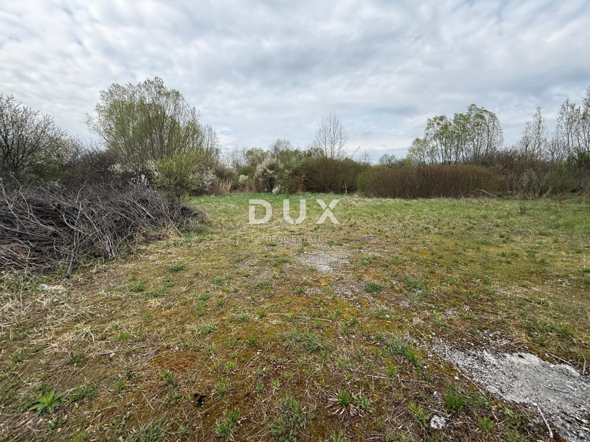 LEKENIK, SISAK - un'occasione imperdibile! 24.000 m² a Lekenik + edificio di 254 m² (superficie edificata totale di 10.000 m²)