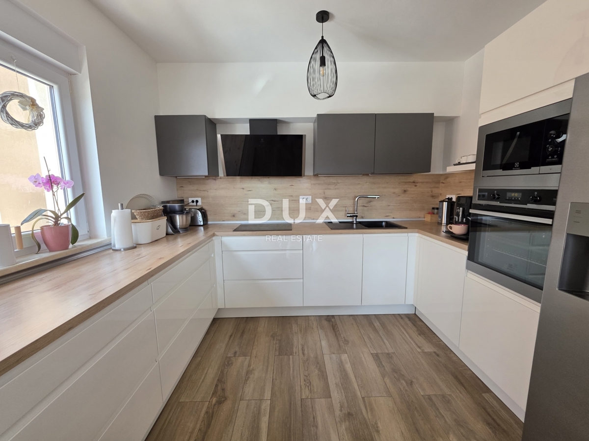 ISTRIA, POLA - Appartamento su tre piani con 5 camere da letto + soggiorno nella zona più ambita della città di Pola