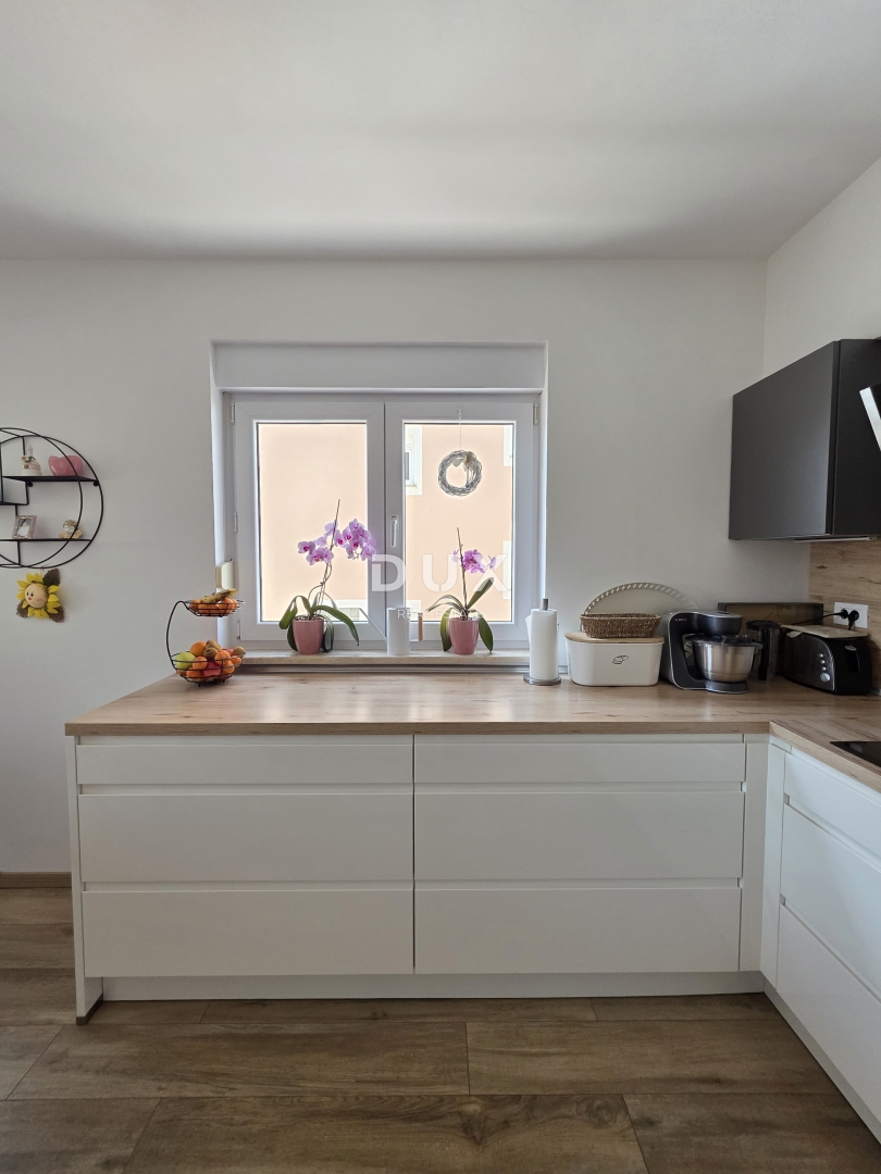 ISTRIA, POLA - Appartamento su tre piani con 5 camere da letto + soggiorno nella zona più ambita della città di Pola