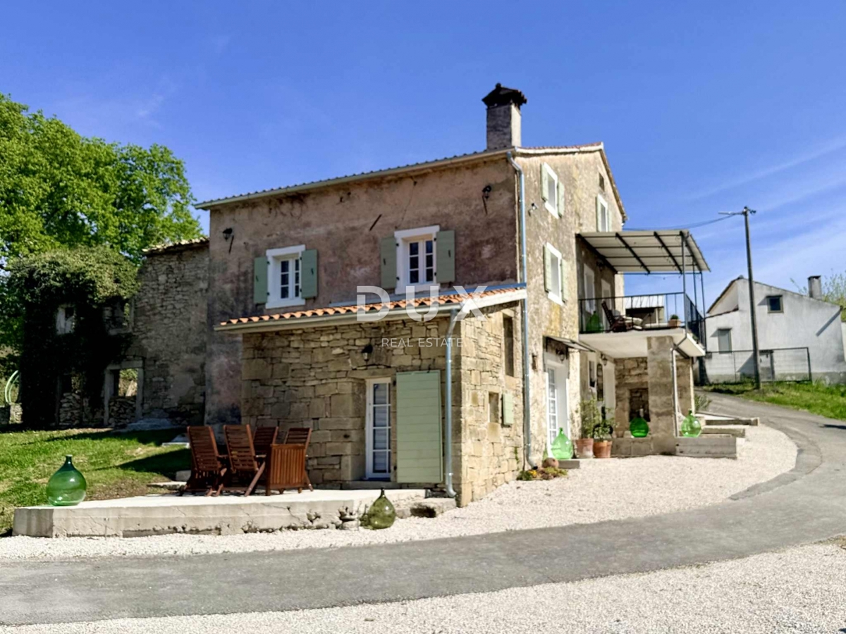 ISTRIA, MOTOVUN – Casa in pietra ristrutturata con vista spettacolare