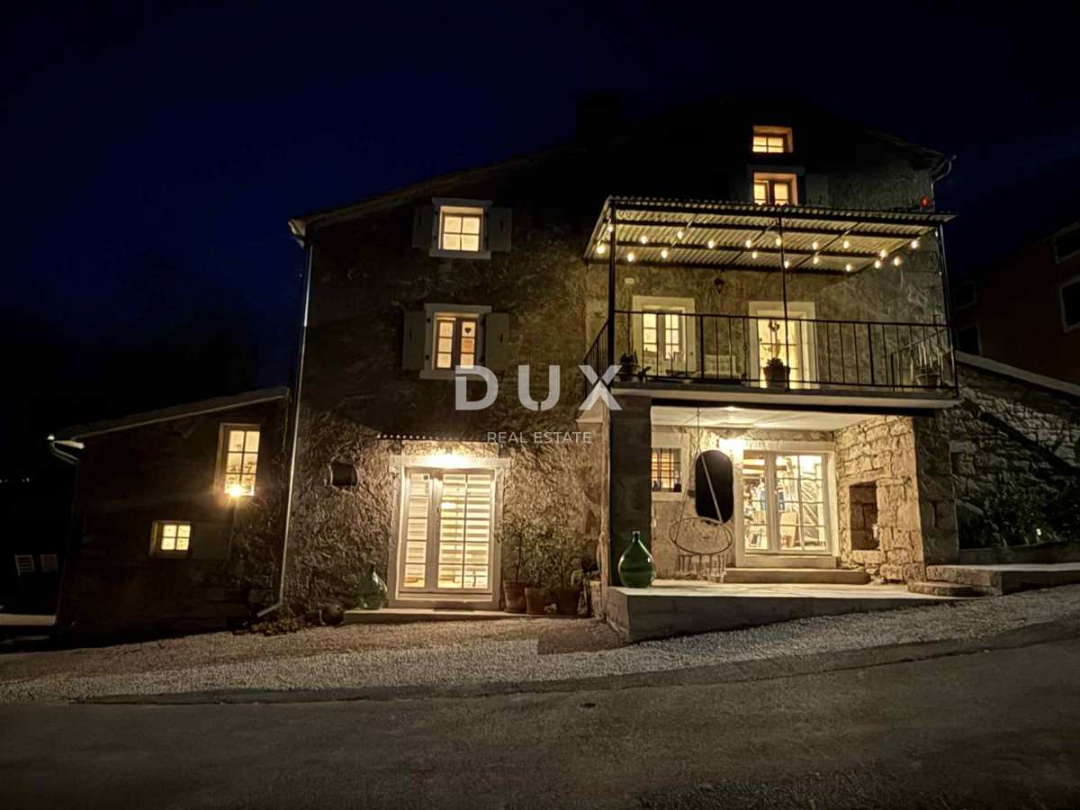 ISTRIA, MOTOVUN – Casa in pietra ristrutturata con vista spettacolare