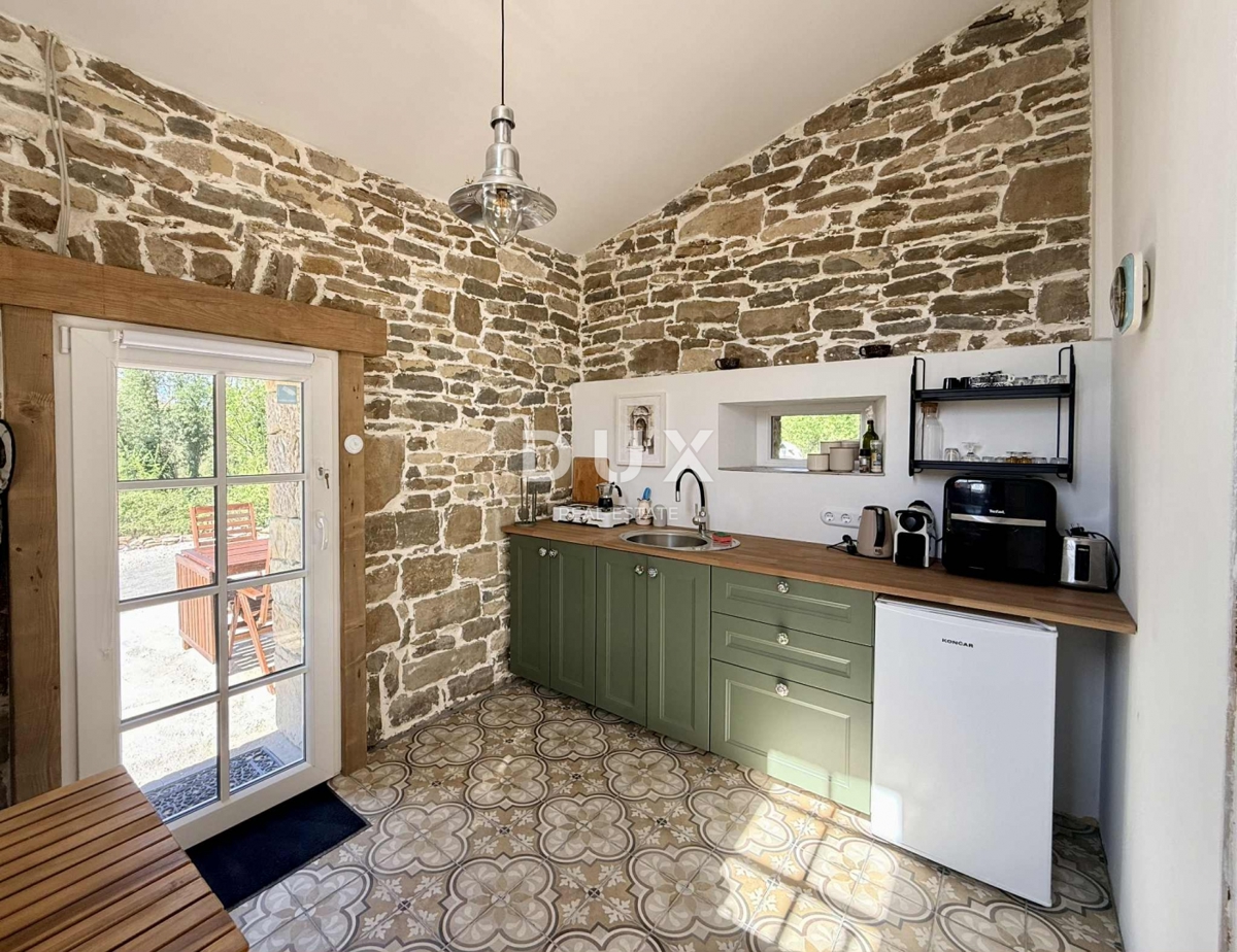 ISTRIA, MOTOVUN – Casa in pietra ristrutturata con vista spettacolare