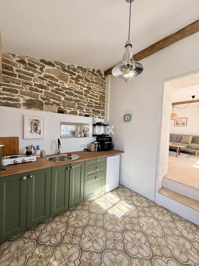 ISTRIA, MOTOVUN – Casa in pietra ristrutturata con vista spettacolare