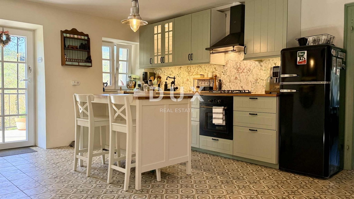 ISTRIA, MOTOVUN – Casa in pietra ristrutturata con vista spettacolare