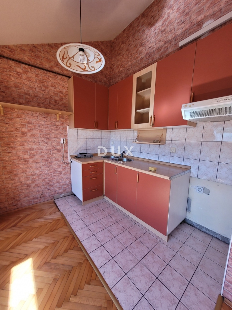 RIJEKA, ŠKURINJE – Appartamento mansardato con tre camere da letto, 53 m², in posizione tranquilla!