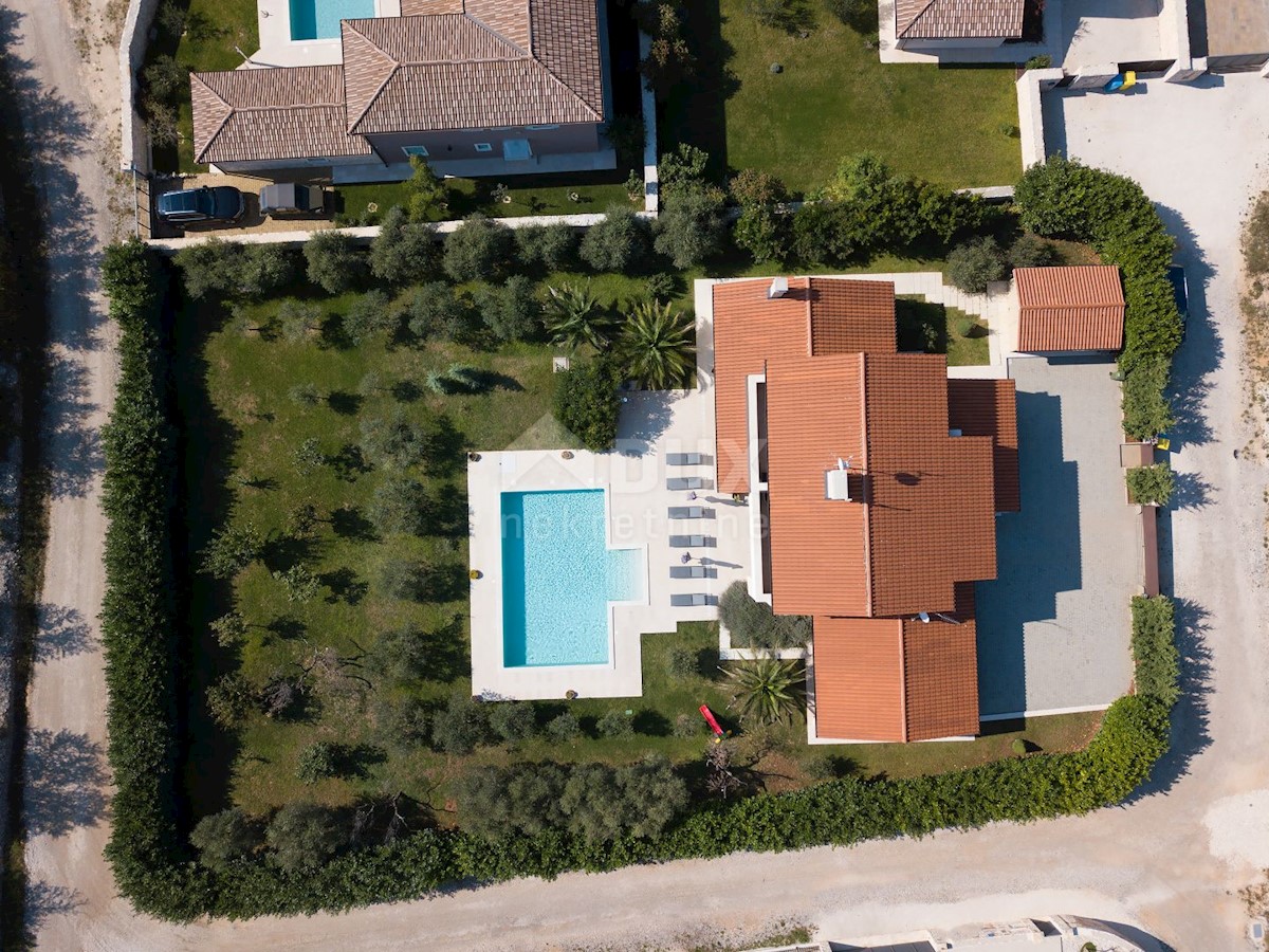 ISTRIA, SVETVINČENAT - Bella villa in un ampio giardino