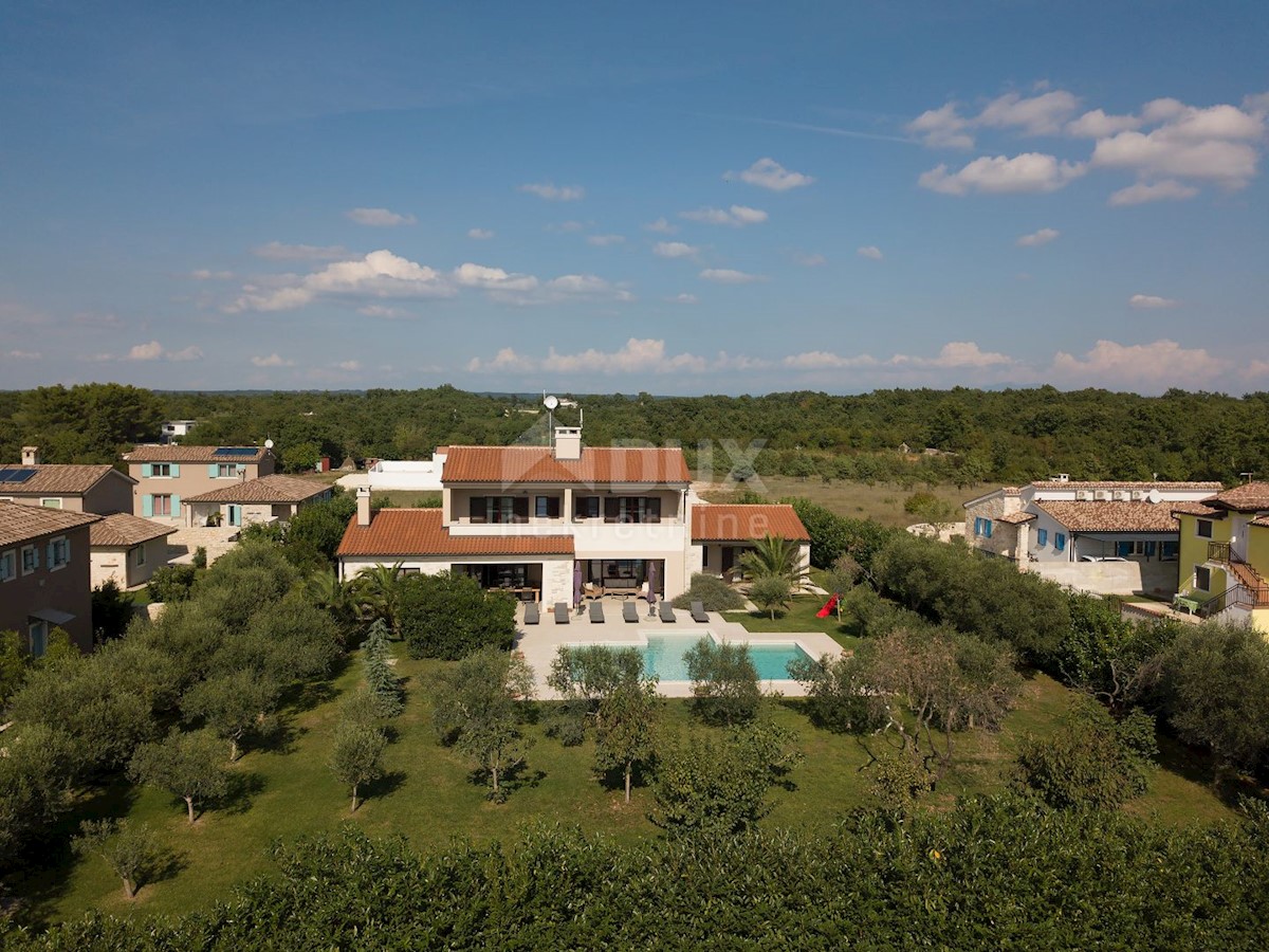 ISTRIA, SVETVINČENAT - Bella villa in un ampio giardino