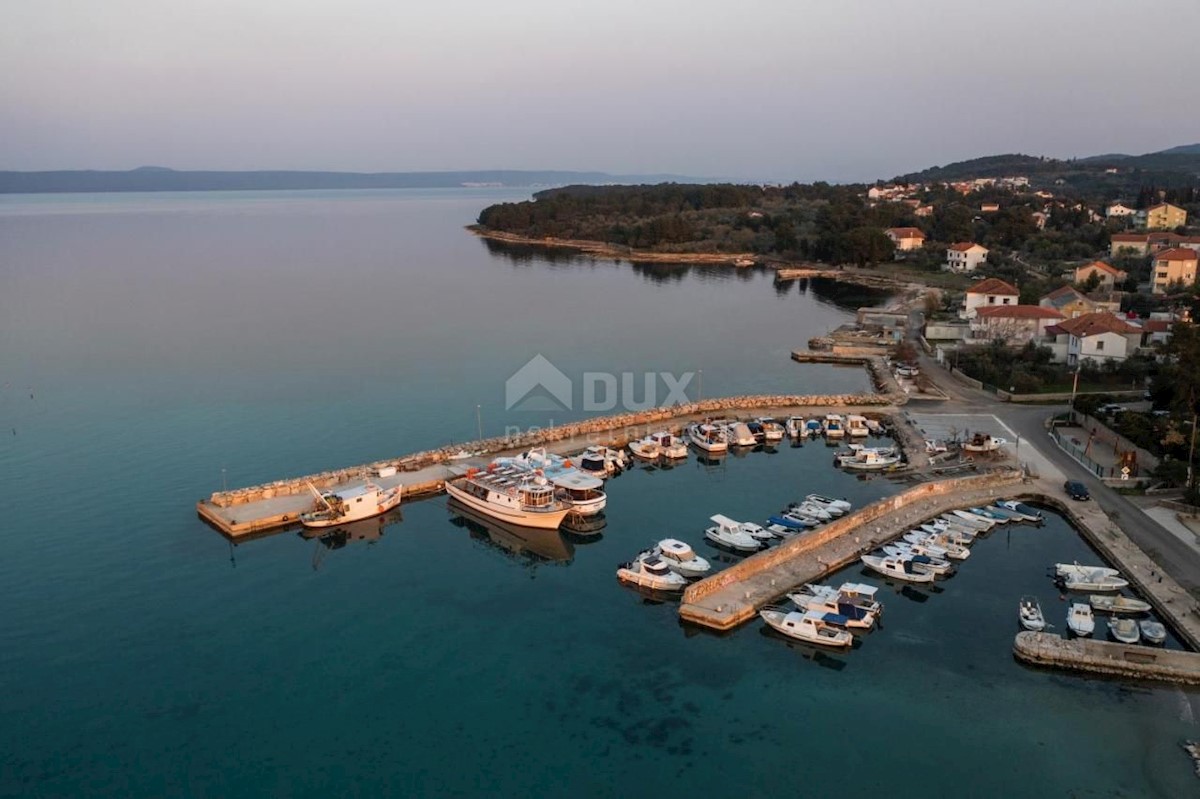 ISOLA DI PAŠMAN, ŽDRELAC - Lussuosa villa in pietra con piscina in riva al mare