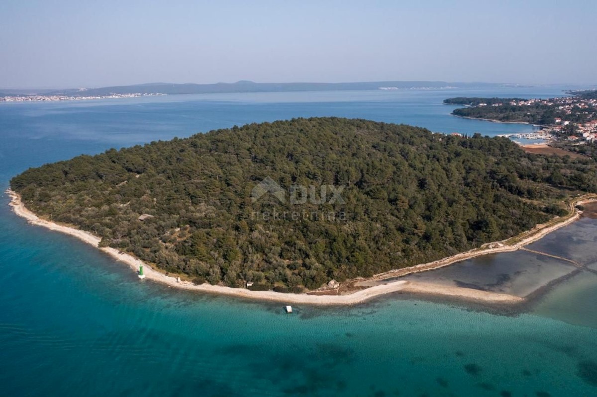 ISOLA DI PAŠMAN, ŽDRELAC - Lussuosa villa in pietra con piscina in riva al mare