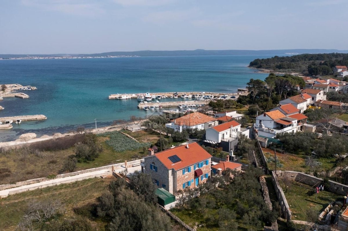 ISOLA DI PAŠMAN, ŽDRELAC - Lussuosa villa in pietra con piscina in riva al mare