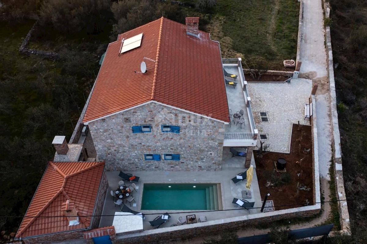 ISOLA DI PAŠMAN, ŽDRELAC - Lussuosa villa in pietra con piscina in riva al mare