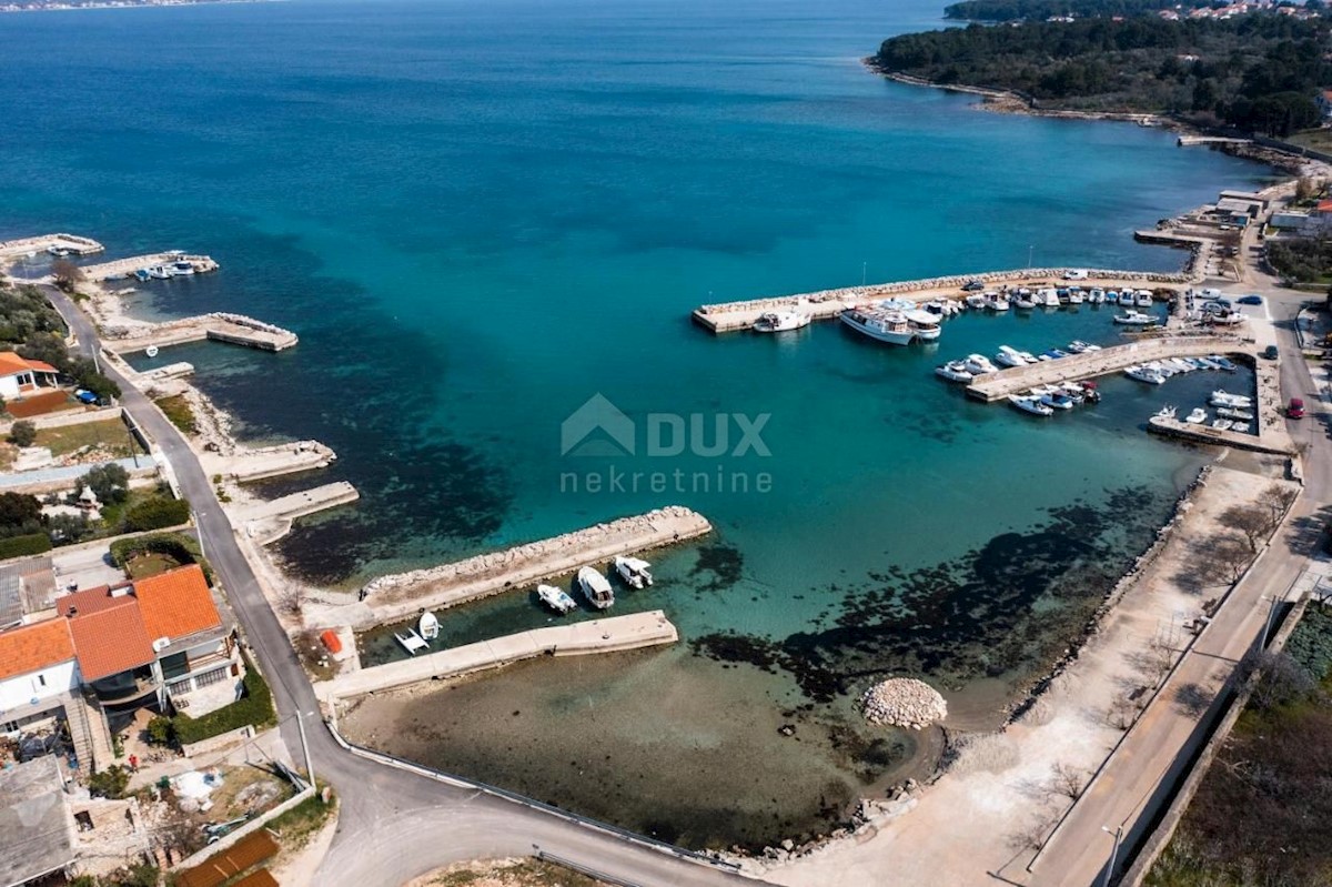 ISOLA DI PAŠMAN, ŽDRELAC - Lussuosa villa in pietra con piscina in riva al mare