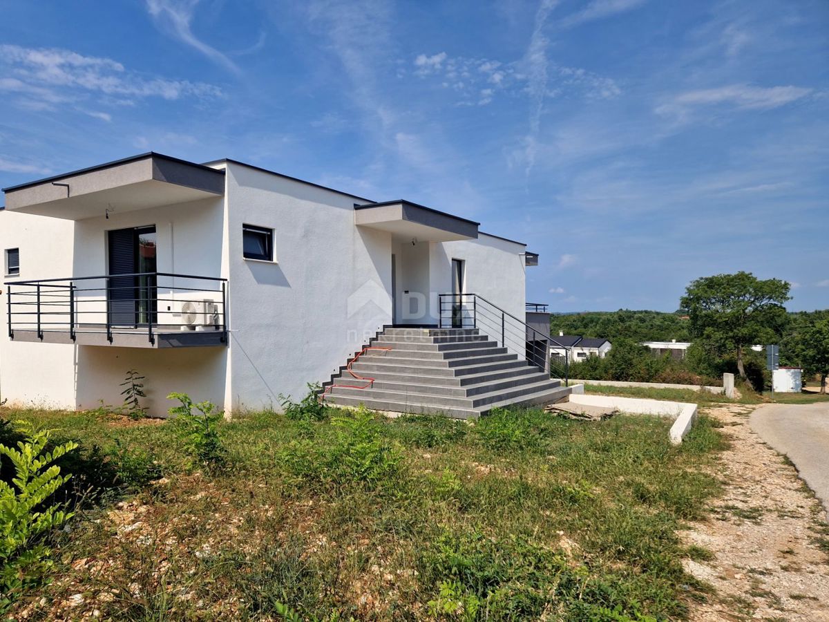 ISTRIA, LABIN - Casa moderna con piscina