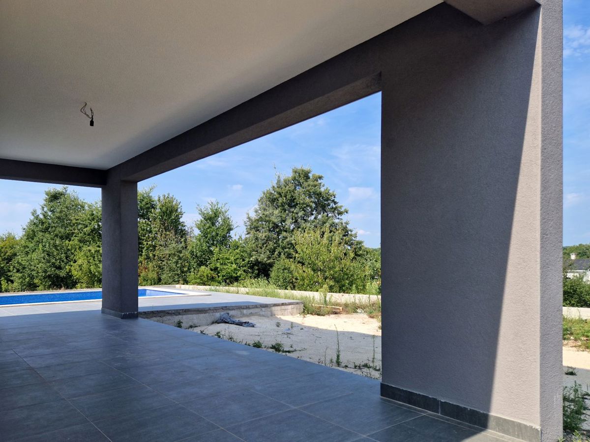 ISTRIA, LABIN - Casa moderna con piscina