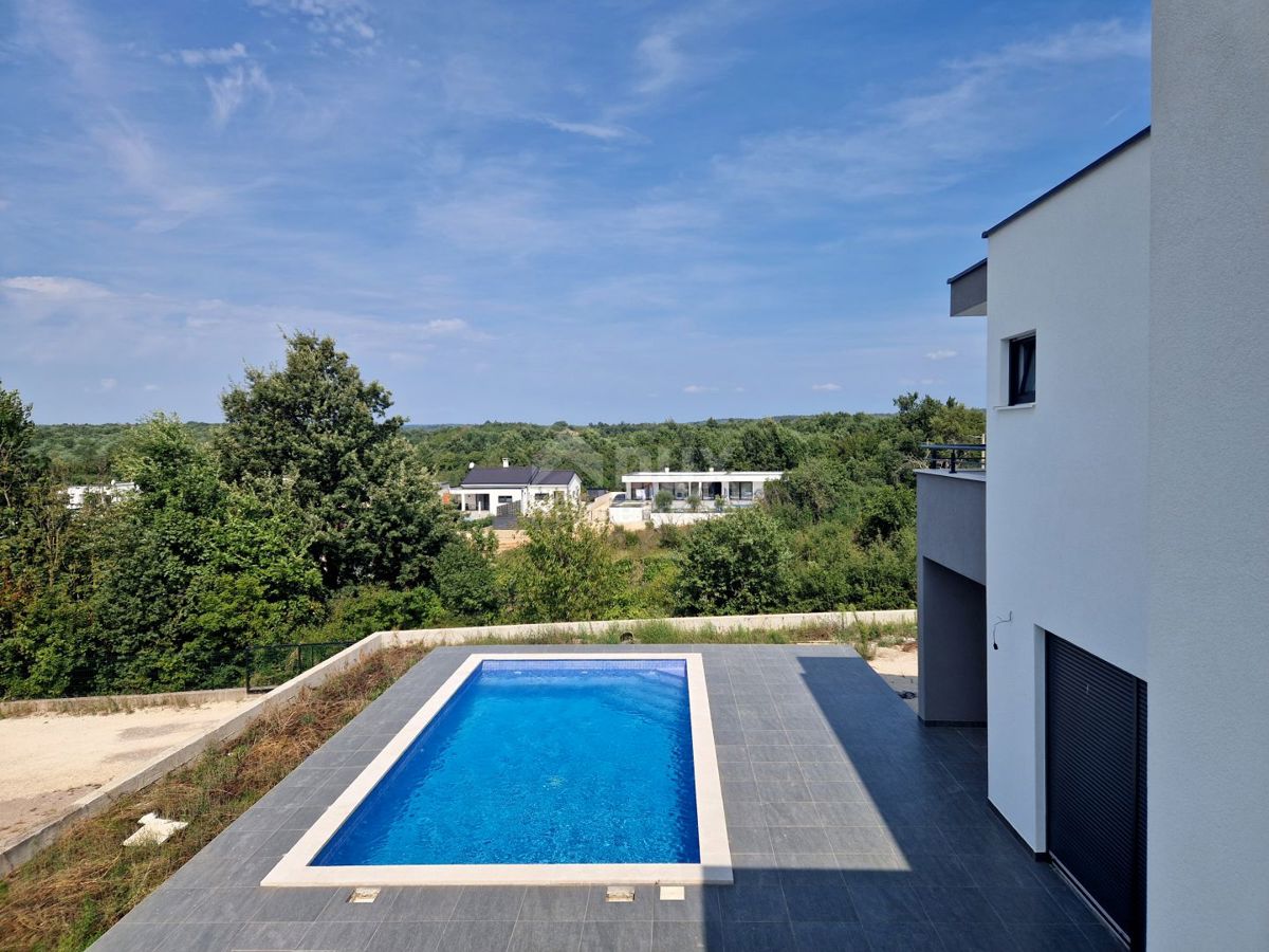 ISTRIA, LABIN - Casa moderna con piscina