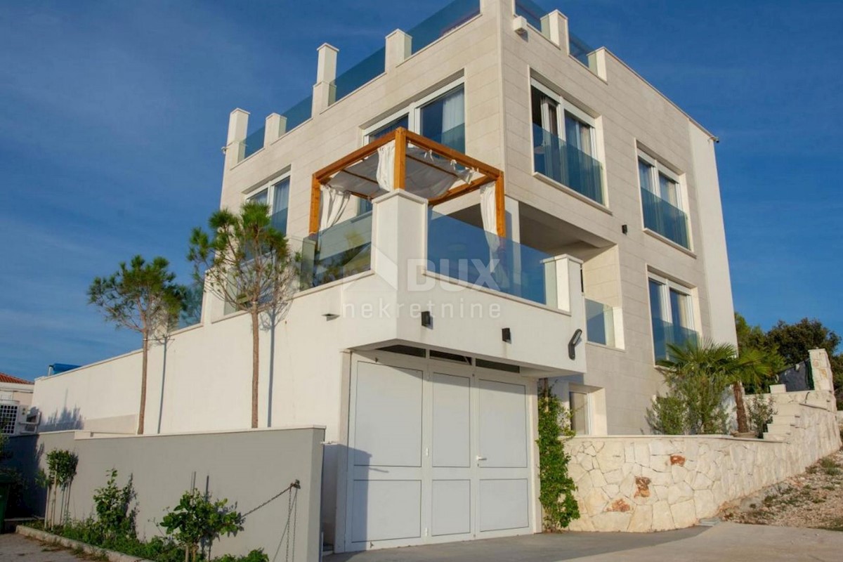 ŠIBENIK, RAŽANJ - Villa di lusso con piscina riscaldata vicino al mare