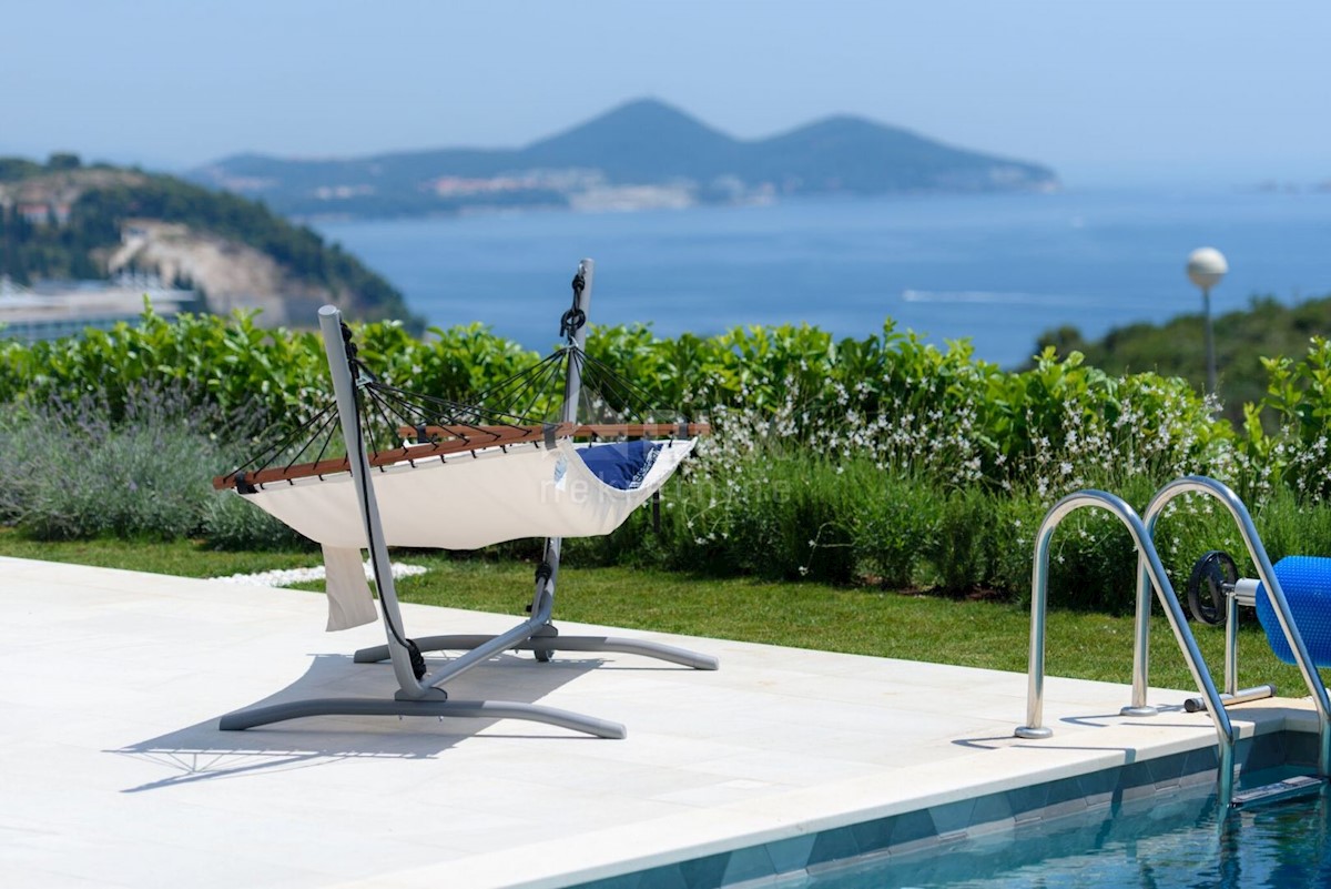 DINTORNI DI DUBROVNIK, ORAŠAC - spaziosa villa con piscina